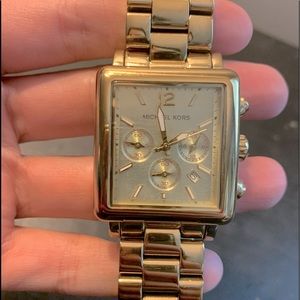Michael Kors square-faced gold watch. MK-5351